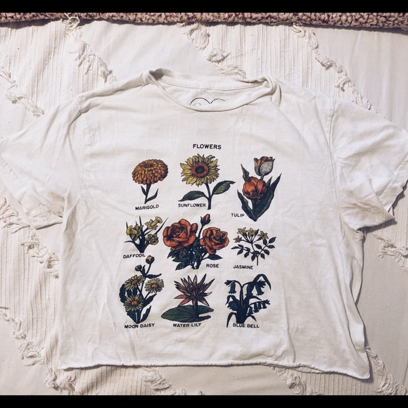 Tops - FLOWER TSHIRT